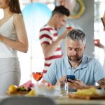 解决节日社会焦虑问题HealthTips